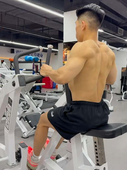悍马划船动作示意图